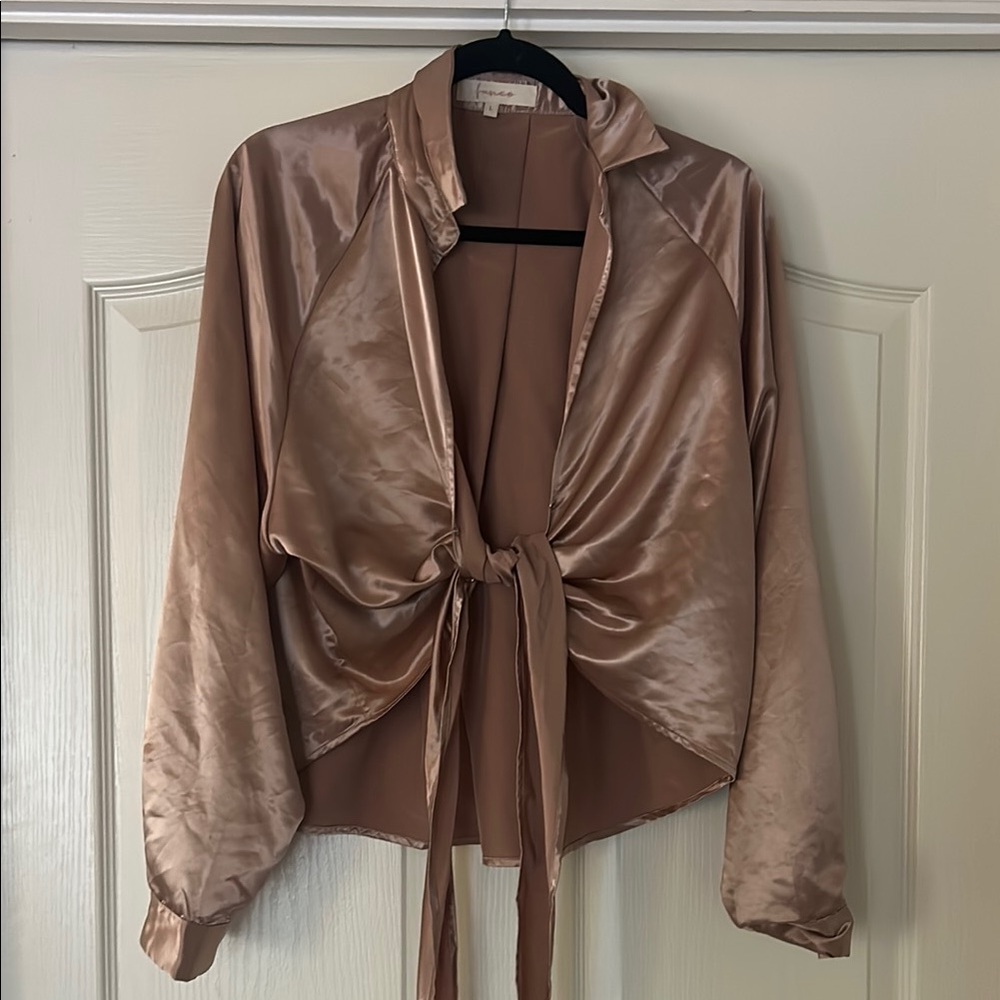 Chic Satin Tie-Front Crop Top in Tan/pink